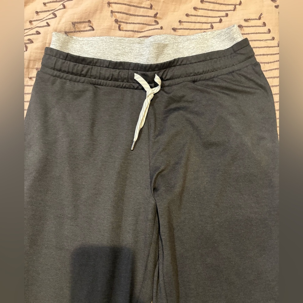 🖤 Vuori Lounge Pants – Ultra Soft & Comfy